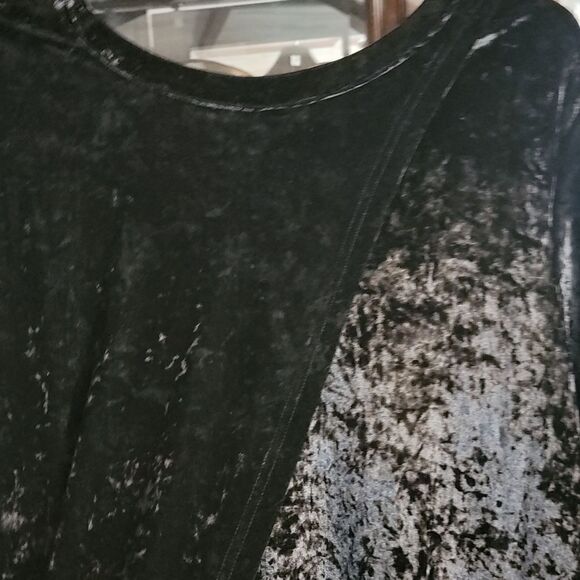 NWOT Boutique Black Velvet slit Back shirt - Picture 8 of 11